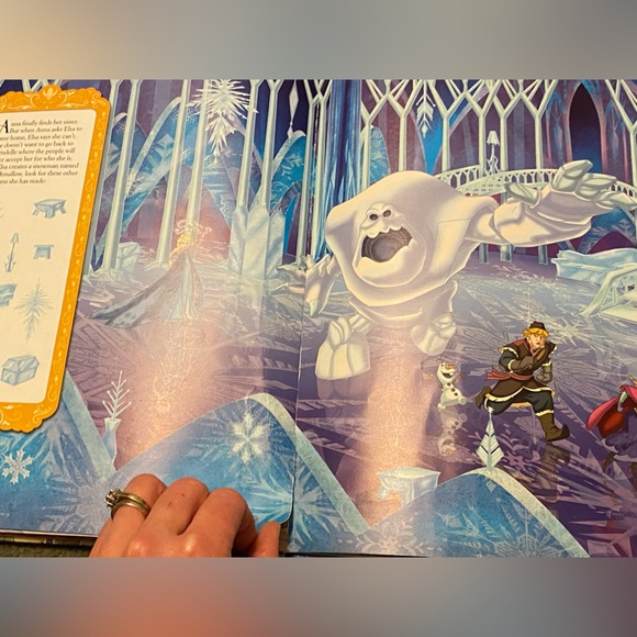 Frozen Look & Find book 🥶 🌬️🧊❄️ - Picture 8 of 12